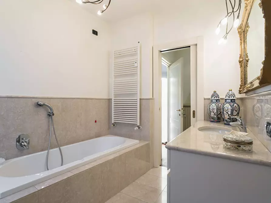 Immagine 19 di Appartamento in vendita  in Via San Matteo Alla Benaglia 24 a Bergamo