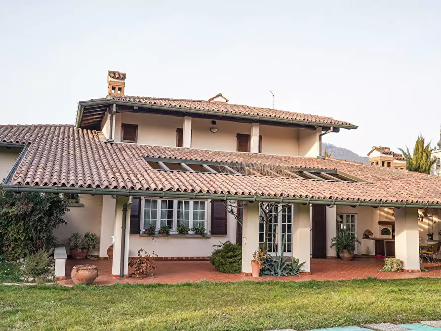 Immagine 2 di Villa in vendita  in PEDRINELLI a Carvico