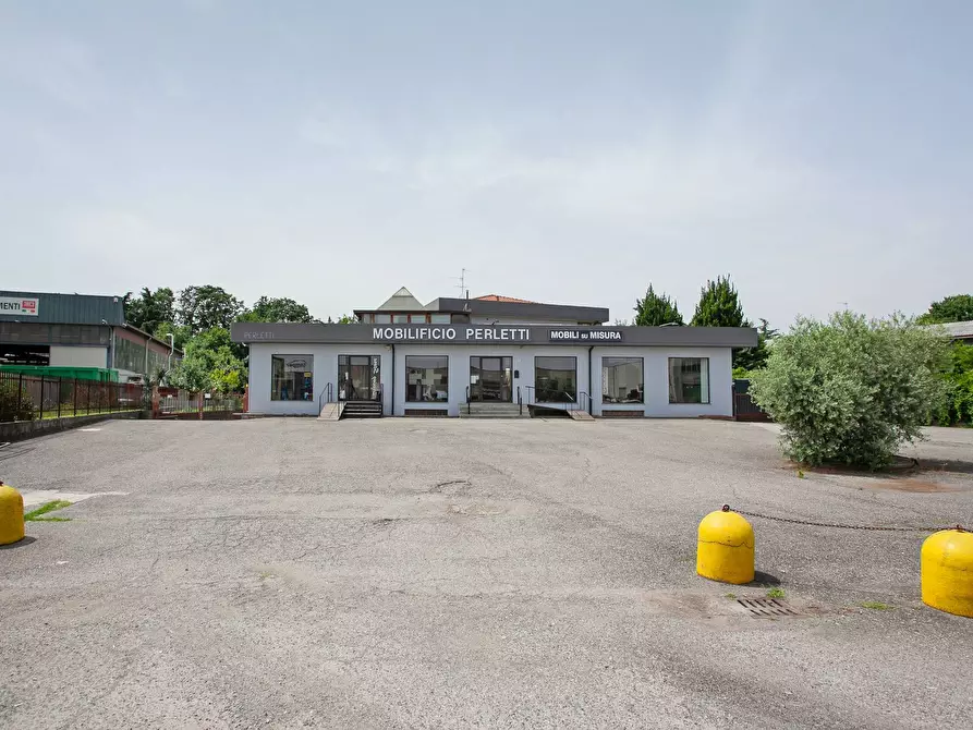 Immagine 1 di Locale commerciale in vendita  in Strada Statale 525 2 a Arcene