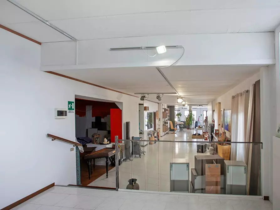 Immagine 6 di Locale commerciale in vendita  in Strada Statale 525 2 a Arcene