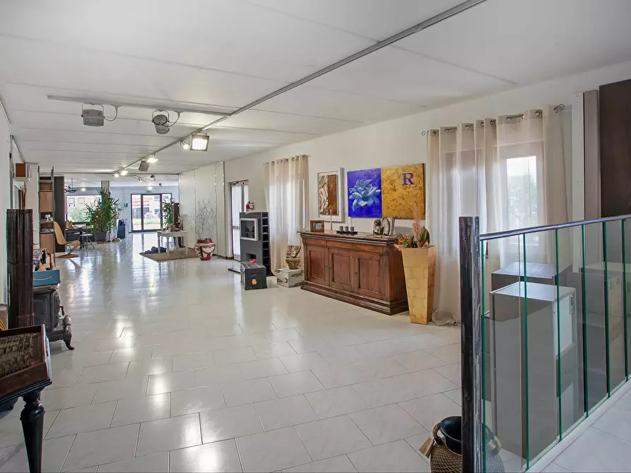 Immagine 7 di Locale commerciale in vendita  in Strada Statale 525 2 a Arcene