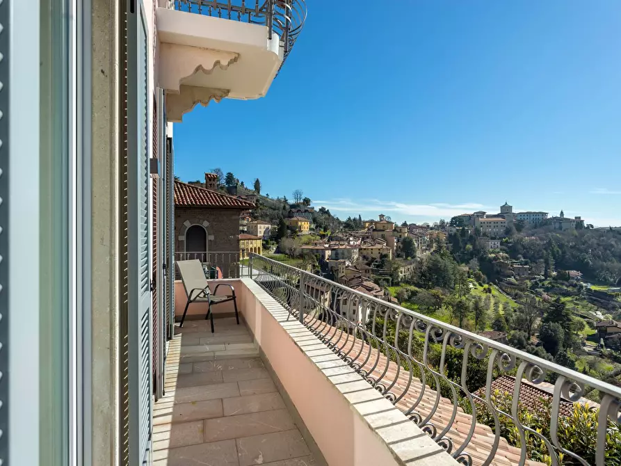 Immagine 8 di Appartamento in vendita  a Bergamo