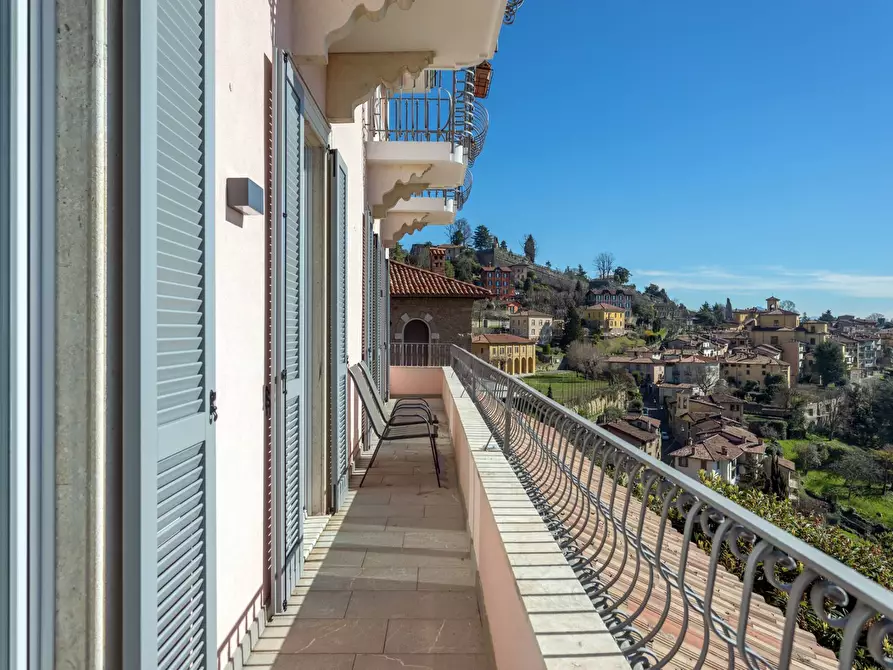 Immagine 10 di Appartamento in vendita  a Bergamo