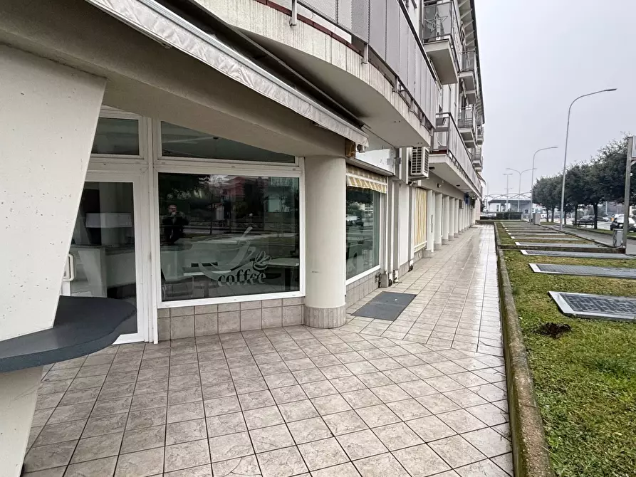 Immagine 1 di Bar / Ristorante in affitto  a Lallio