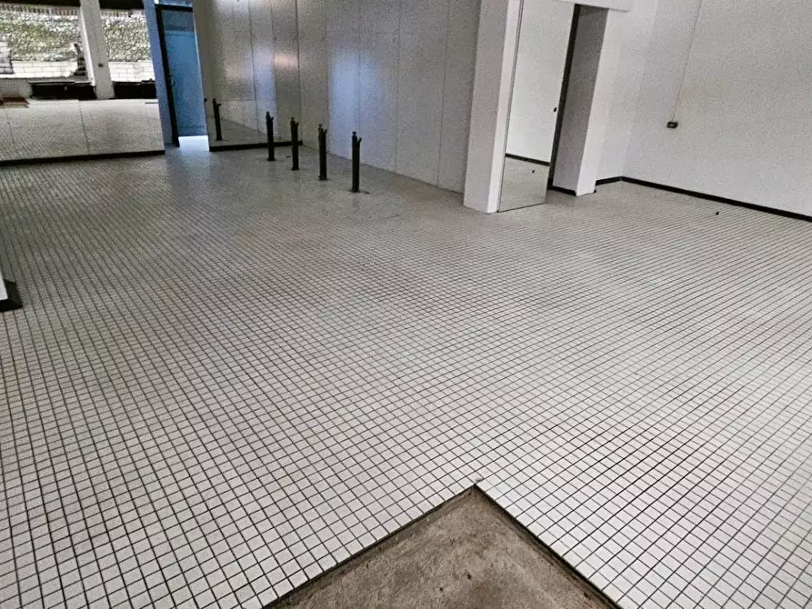 Immagine 8 di Negozio in affitto  in Passaggio Pierantonio Cividini 7 a Bergamo