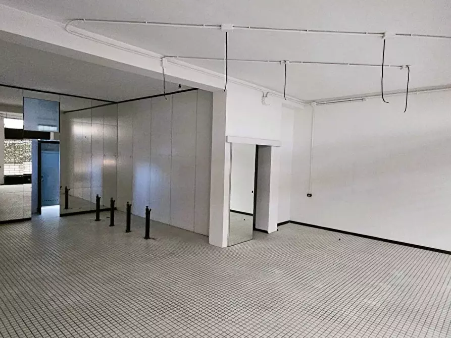 Immagine 9 di Negozio in affitto  in Passaggio Pierantonio Cividini 7 a Bergamo