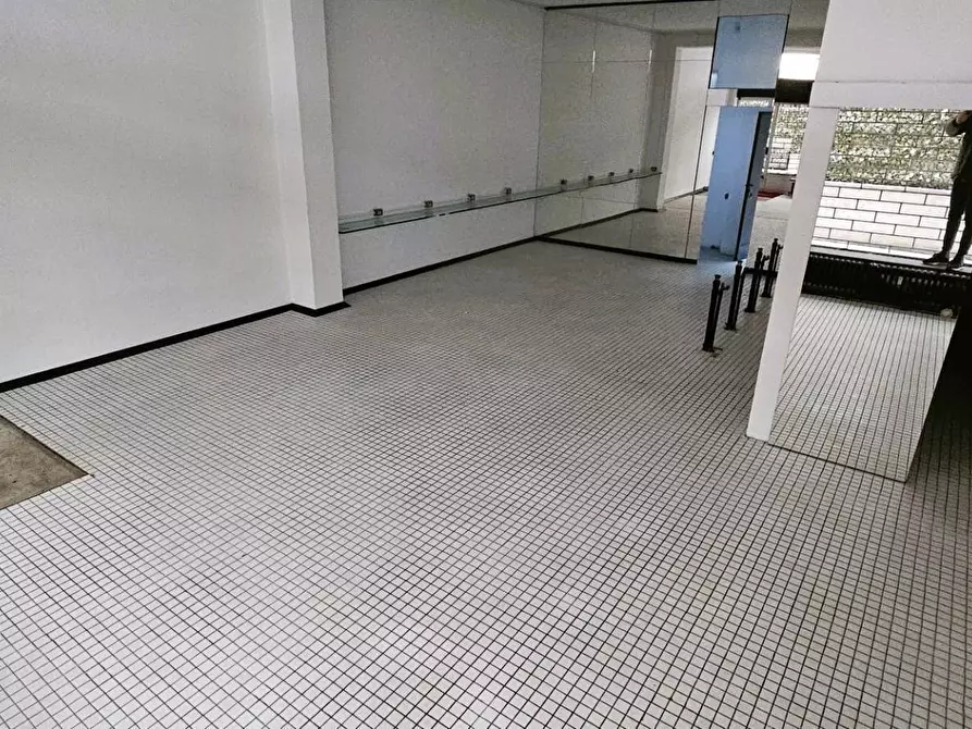 Immagine 10 di Negozio in affitto  in Passaggio Pierantonio Cividini 7 a Bergamo