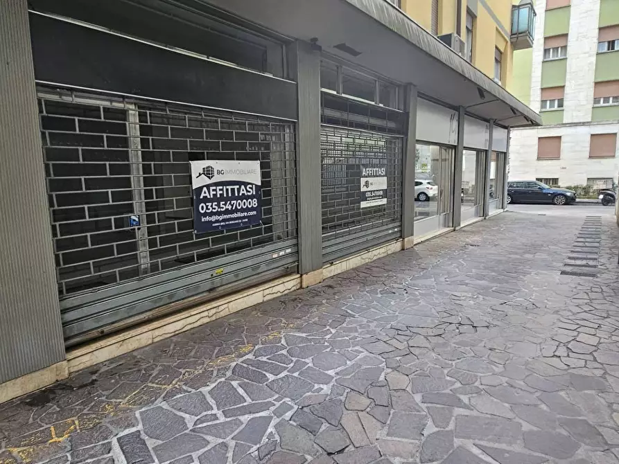 Immagine 3 di Negozio in affitto  in Passaggio Pierantonio Cividini 7 a Bergamo