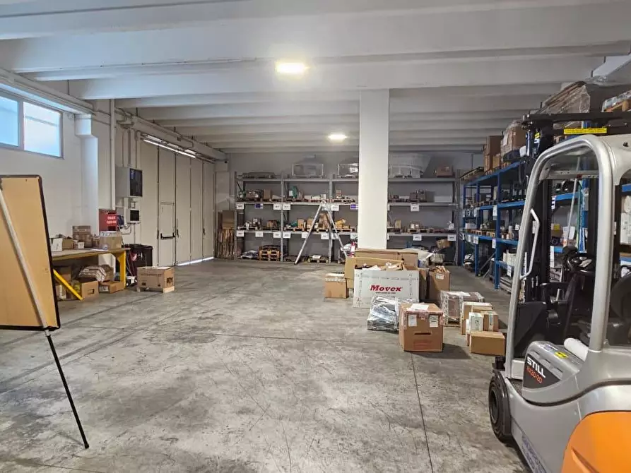 Immagine 6 di Capannone industriale in vendita  a Curno
