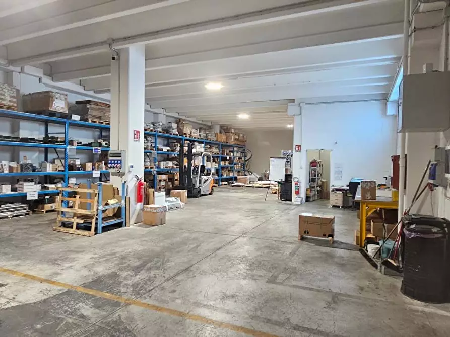 Immagine 7 di Capannone industriale in vendita  a Curno