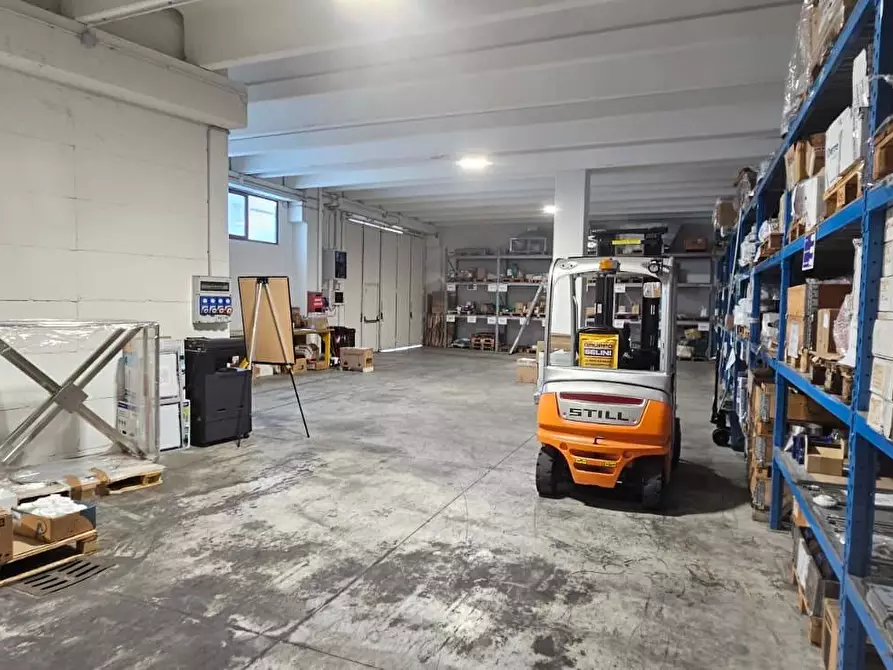 Immagine 8 di Capannone industriale in vendita  a Curno