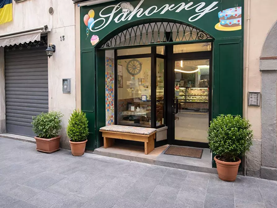 Immagine 2 di Attività commerciale in vendita  a Bergamo