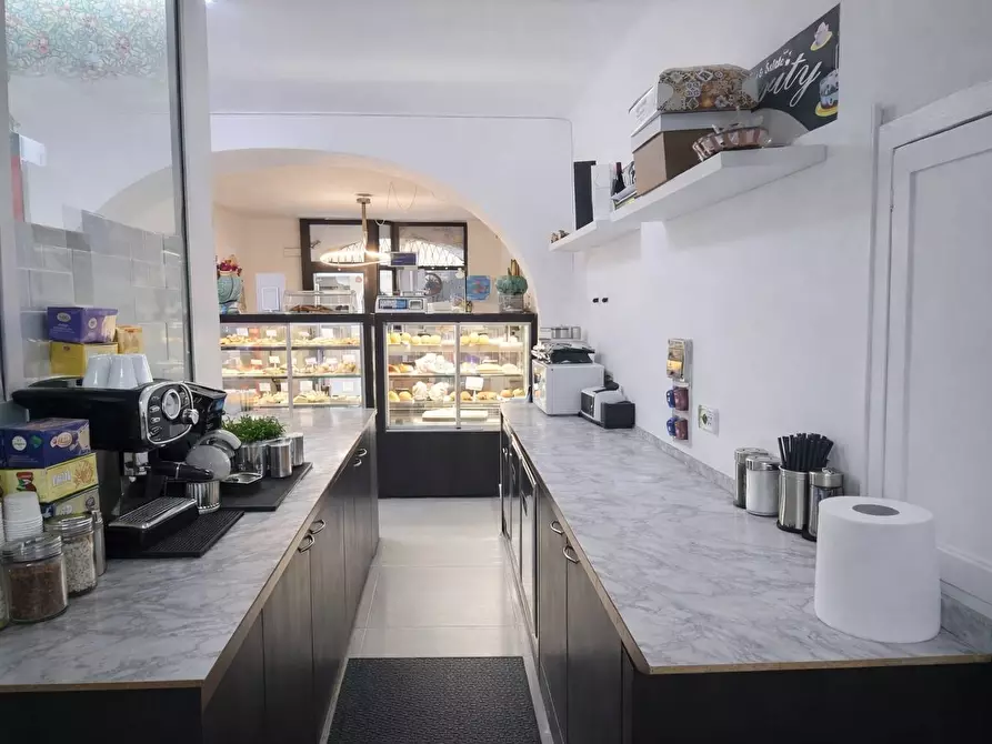 Immagine 3 di Attività commerciale in vendita  a Bergamo