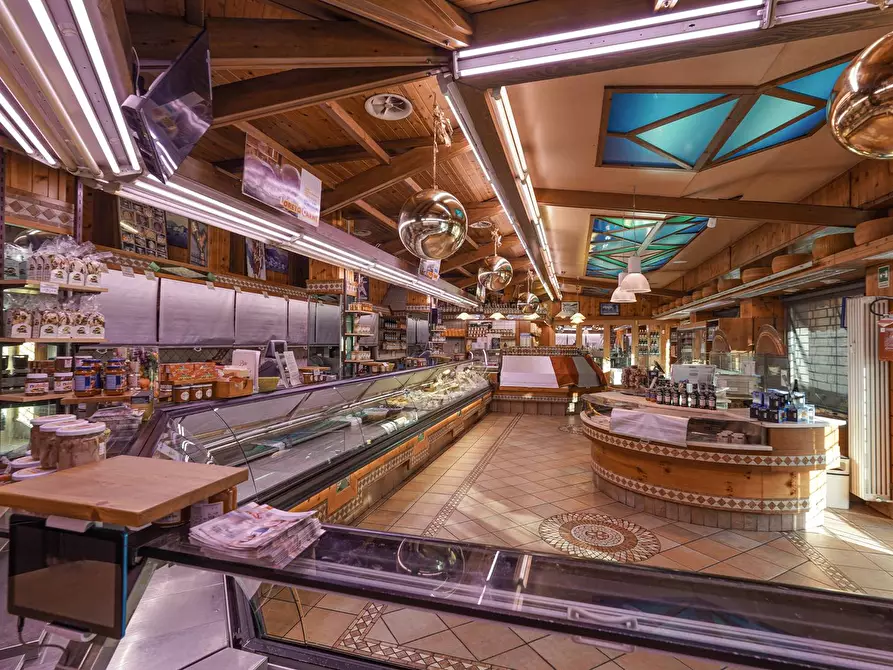 Immagine 6 di Negozio in vendita  in via Broseta 116 a Bergamo