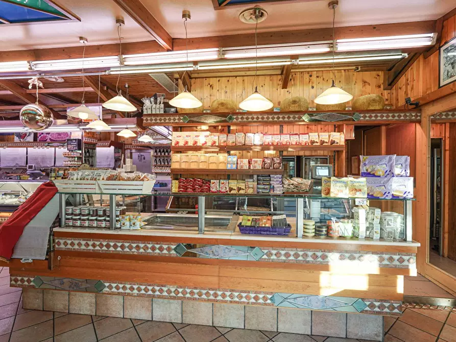 Immagine 14 di Negozio in vendita  in via Broseta 116 a Bergamo