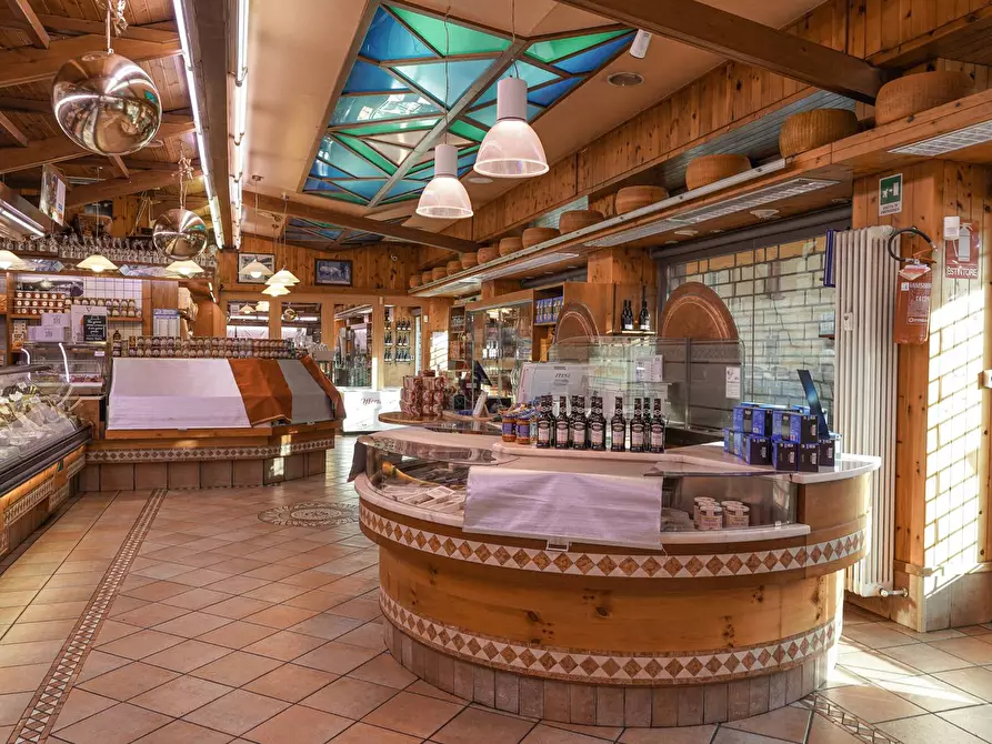 Immagine 16 di Negozio in vendita  in via Broseta 116 a Bergamo