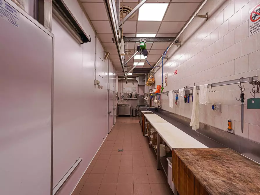 Immagine 22 di Negozio in vendita  in via Broseta 116 a Bergamo