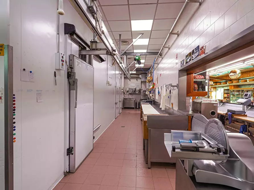 Immagine 24 di Negozio in vendita  in via Broseta 116 a Bergamo