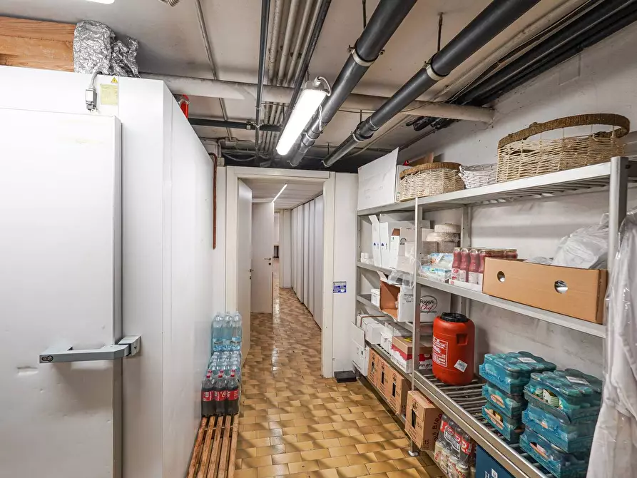 Immagine 33 di Negozio in vendita  in via Broseta 116 a Bergamo