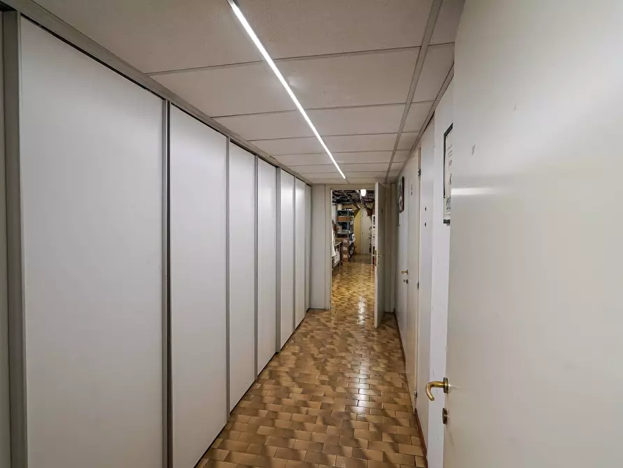 Immagine 36 di Negozio in vendita  in via Broseta 116 a Bergamo