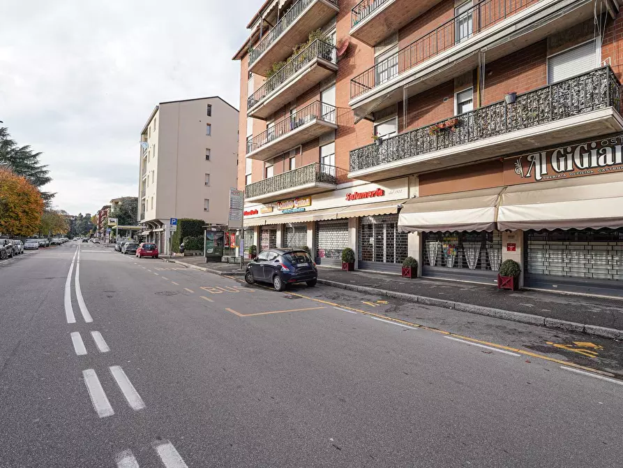 Immagine 41 di Negozio in vendita  in via Broseta 116 a Bergamo