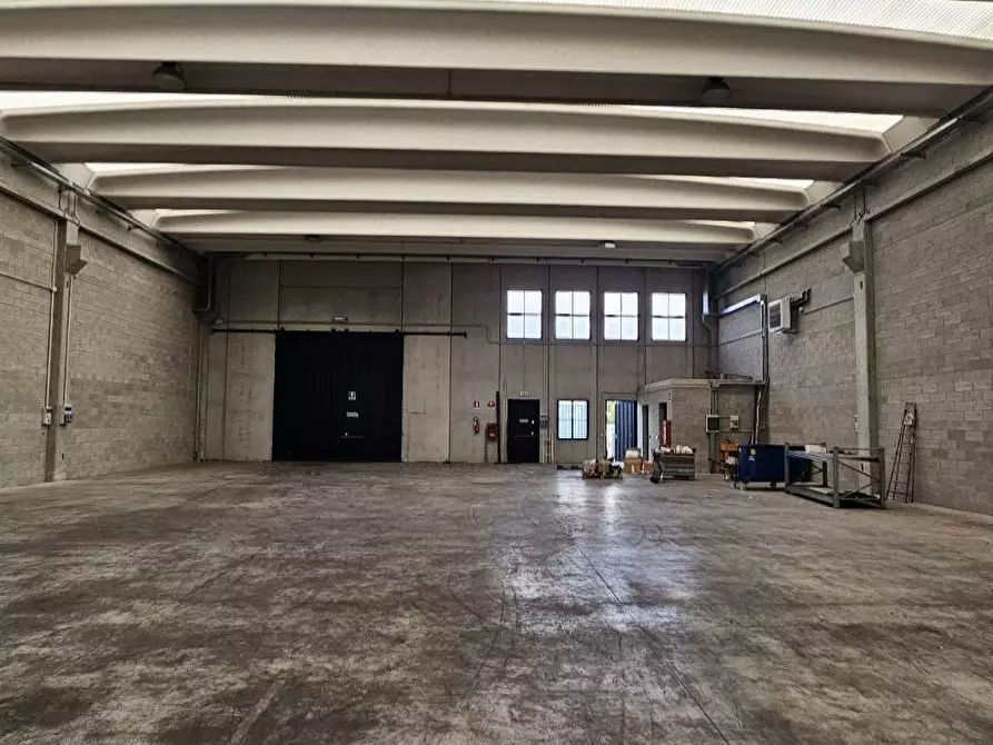 Immagine 2 di Capannone industriale in vendita  a Curno
