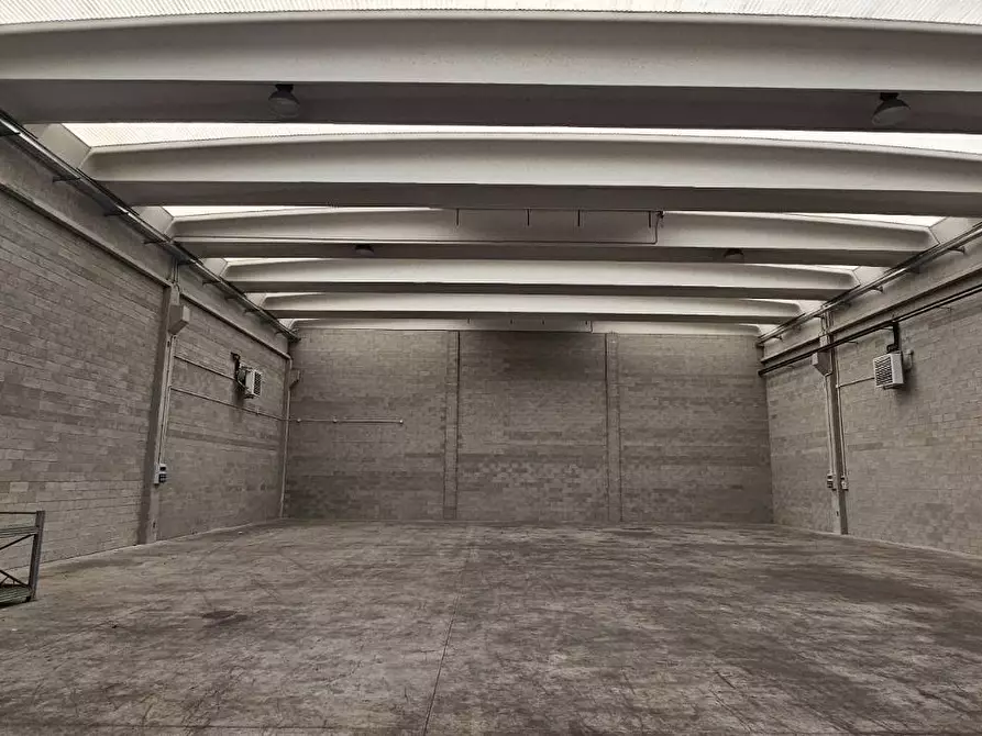 Immagine 3 di Capannone industriale in vendita  a Curno