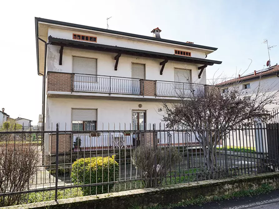 Immagine 1 di Casa indipendente in vendita  in DANTE ALIGHIERI 8 a Lurano