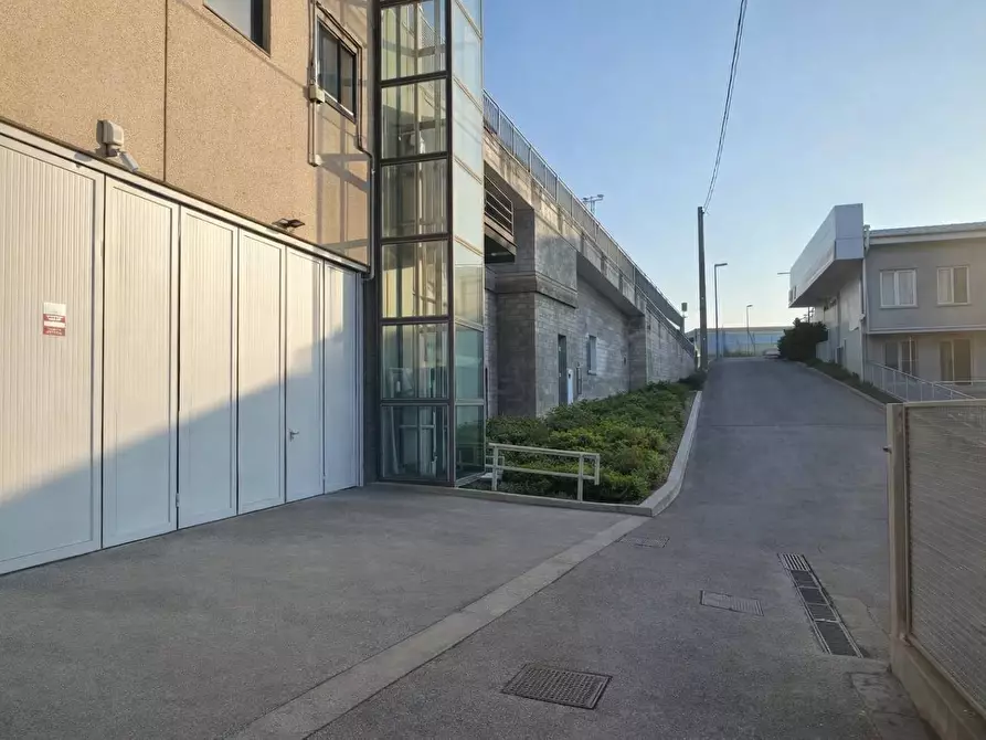 Immagine 2 di Capannone industriale in vendita  a Curno