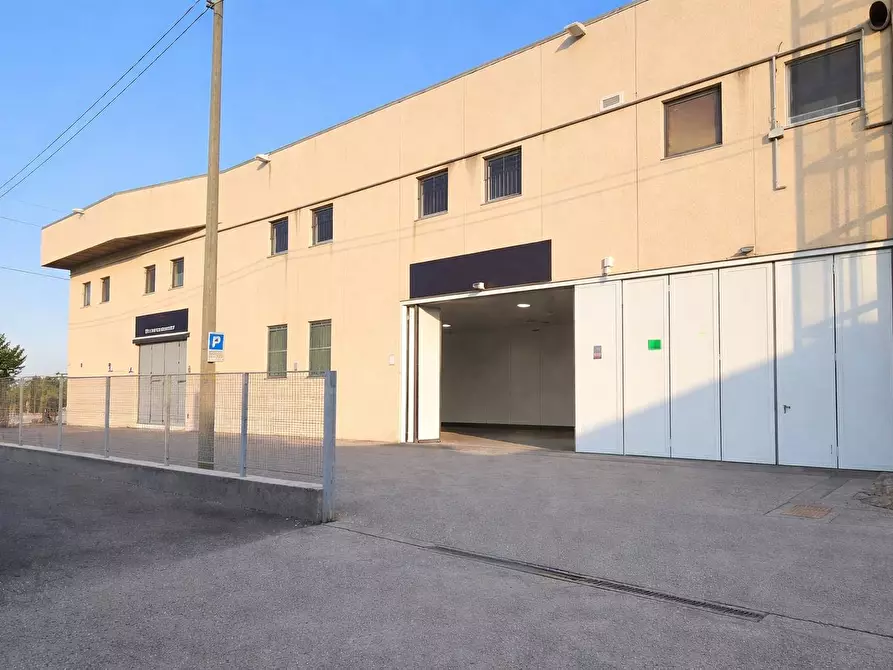 Immagine 1 di Capannone industriale in vendita  a Curno