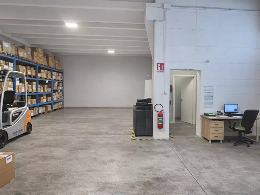 Immagine 3 di Capannone industriale in vendita  a Curno