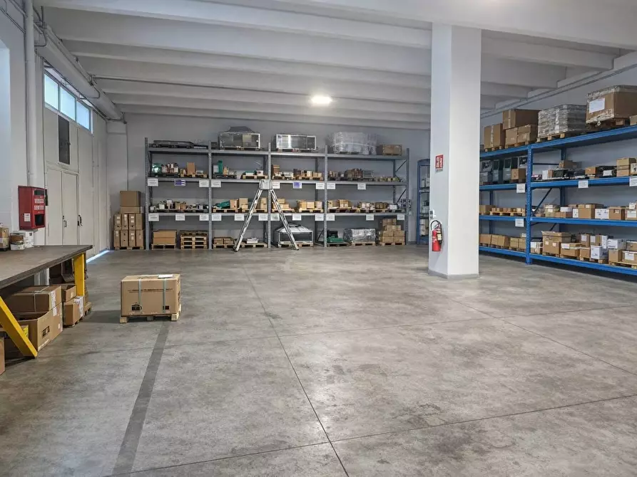 Immagine 4 di Capannone industriale in vendita  a Curno