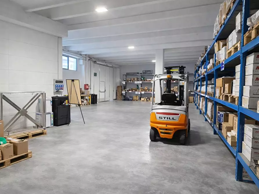 Immagine 6 di Capannone industriale in vendita  a Curno