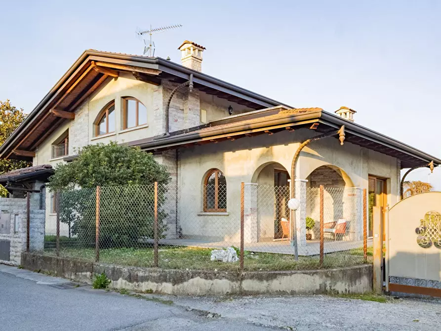 Immagine 1 di Villa in vendita  in via don sturzo 7 a Mapello