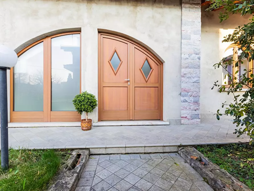 Immagine 26 di Villa in vendita  in via don sturzo 7 a Mapello