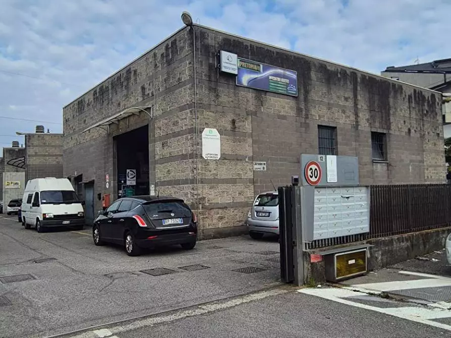 Immagine 2 di Magazzino in vendita  in Dell'Aeronautica 12A a Curno