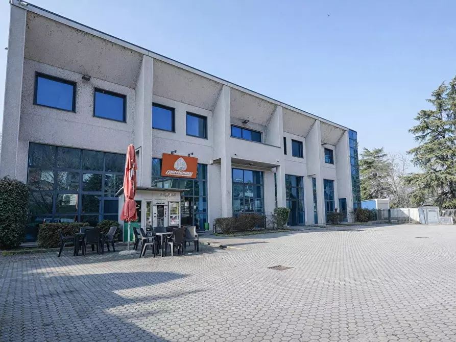 Immagine 4 di Locale commerciale in vendita  in VIA COMO 84 a Brivio