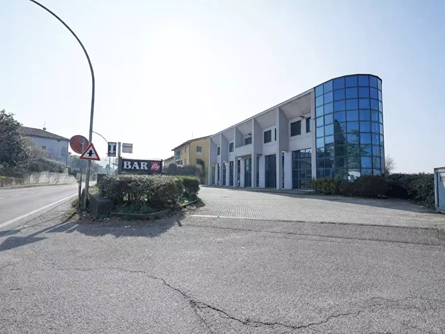 Immagine 5 di Locale commerciale in vendita  in VIA COMO 84 a Brivio