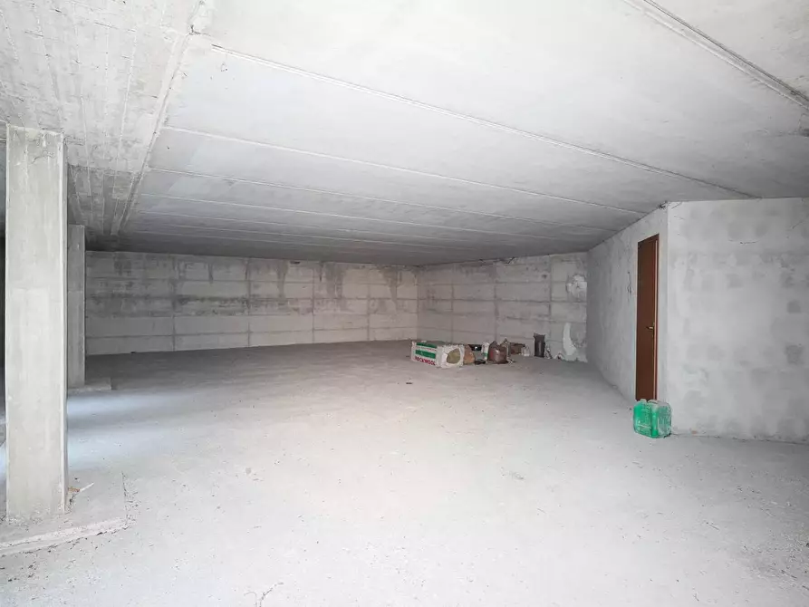 Immagine 10 di Locale commerciale in vendita  in VIA COMO 84 a Brivio