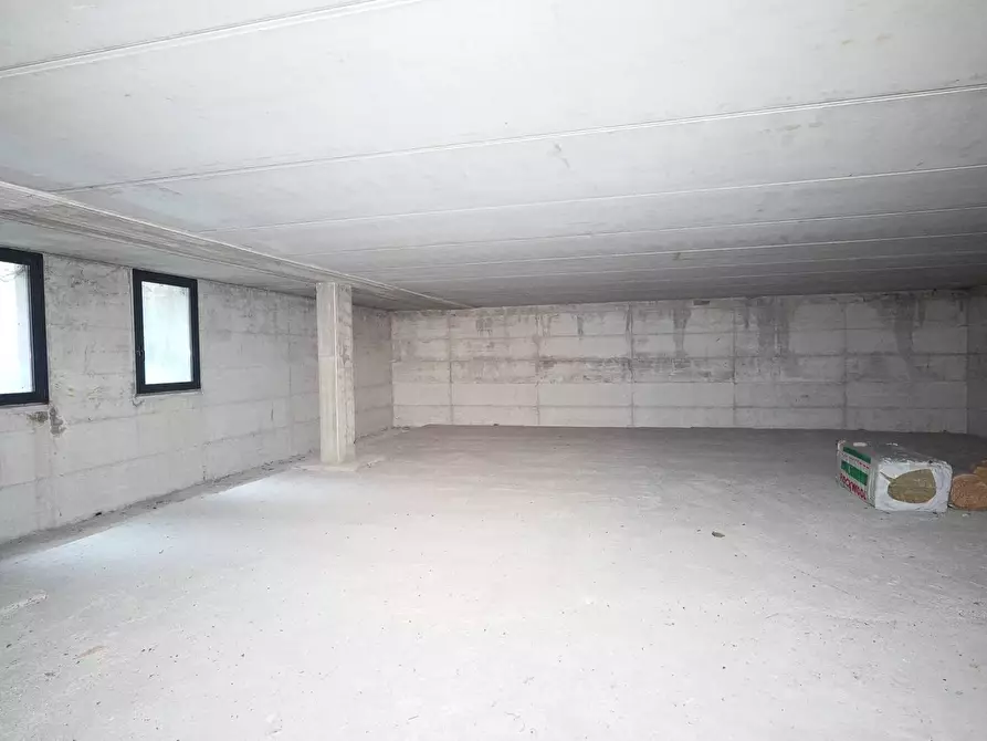Immagine 11 di Locale commerciale in vendita  in VIA COMO 84 a Brivio