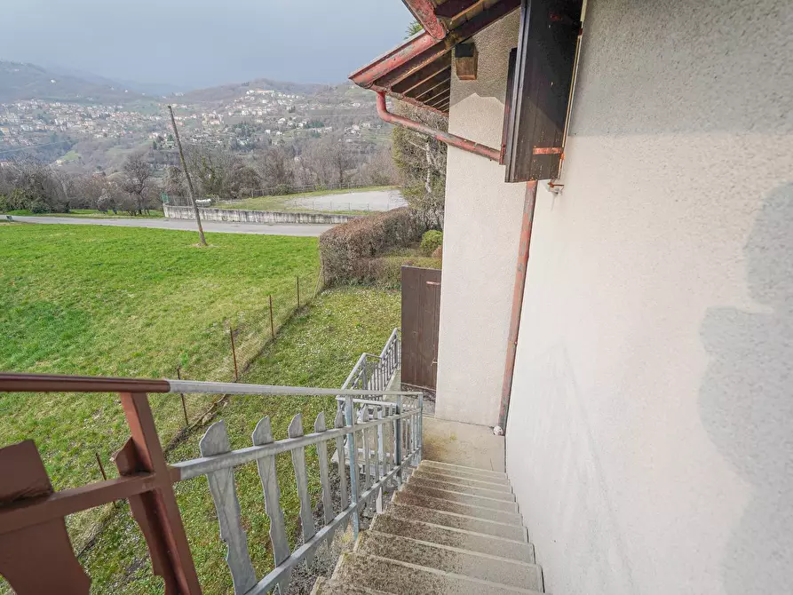 Immagine 26 di Villa in vendita  in via damiano chiesa 57 a Almenno San Bartolomeo
