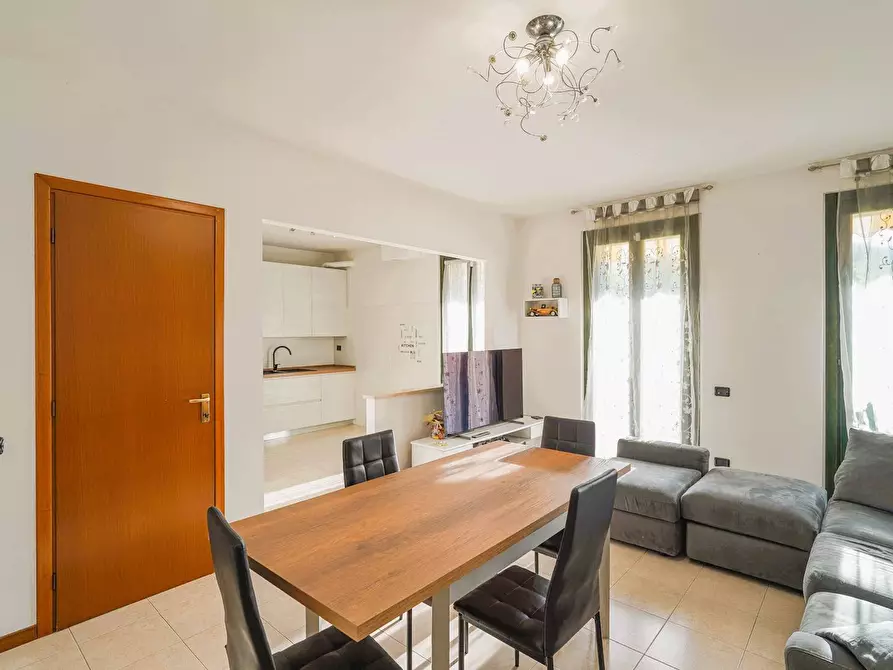 Immagine 5 di Appartamento in vendita  in VIA FRATELLI RIPAMONTI 4 a Almenno San Bartolomeo