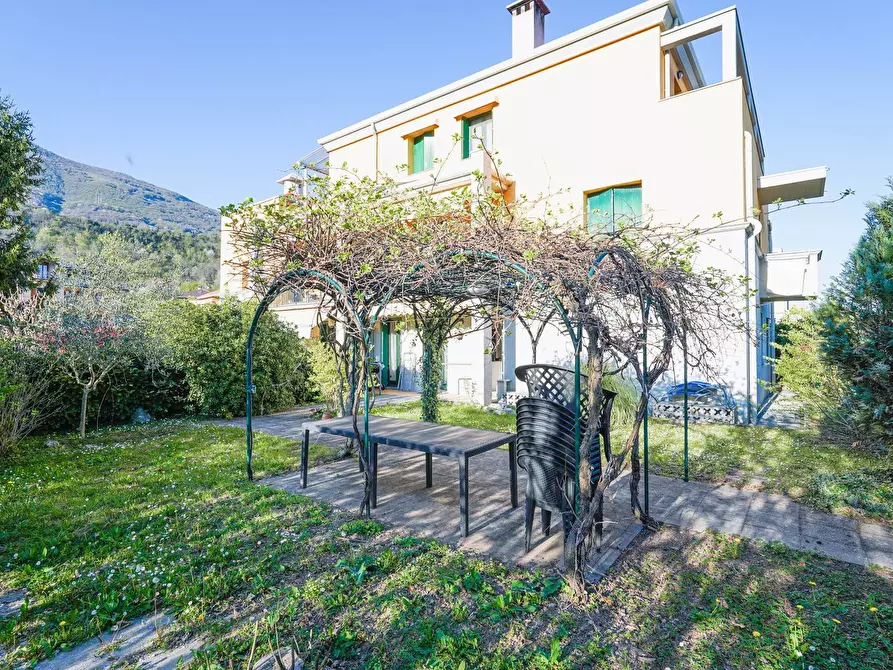 Immagine 35 di Appartamento in vendita  in VIA FRATELLI RIPAMONTI 4 a Almenno San Bartolomeo