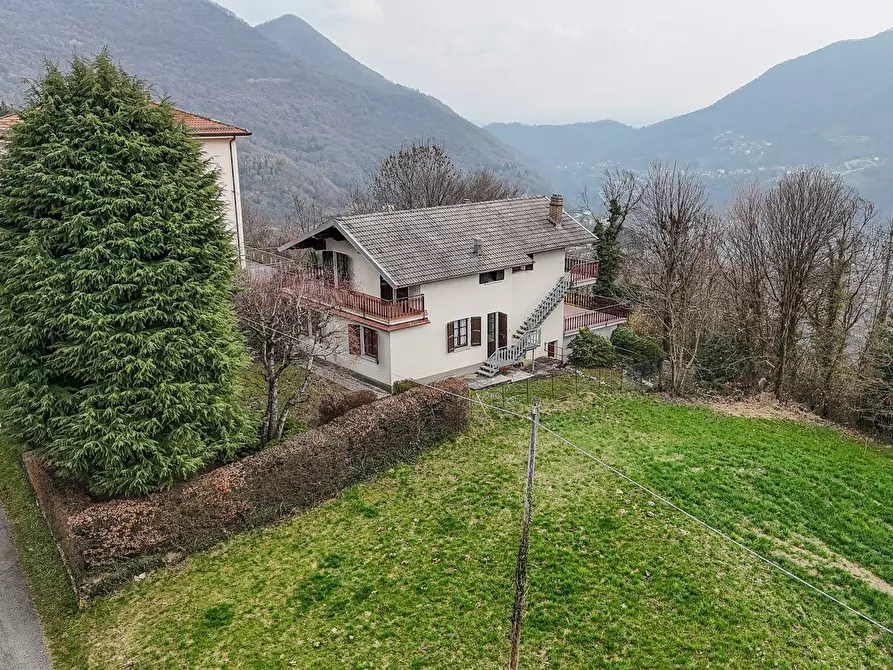 Immagine 3 di Villa in vendita  in via damiano chiesa 57 a Almenno San Bartolomeo