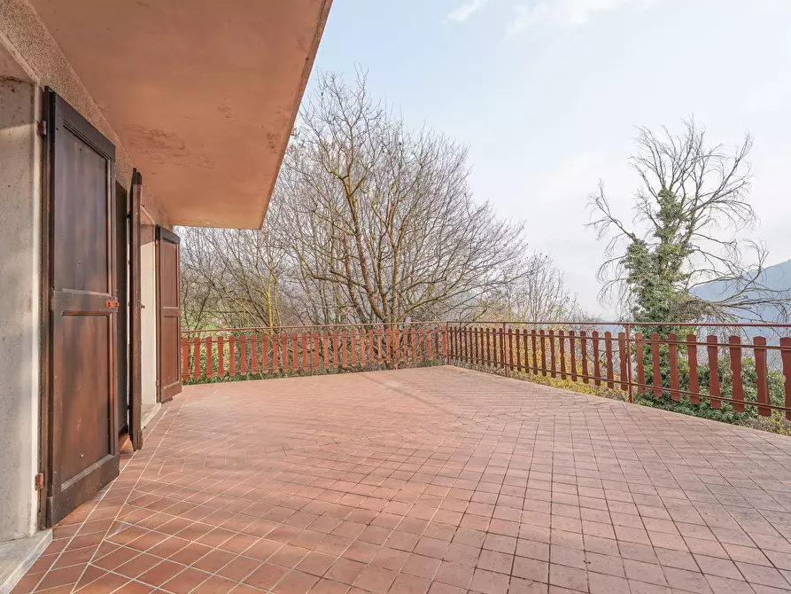 Immagine 4 di Villa in vendita  in via damiano chiesa 57 a Almenno San Bartolomeo