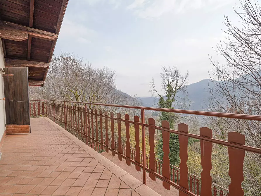 Immagine 6 di Villa in vendita  in via damiano chiesa 57 a Almenno San Bartolomeo