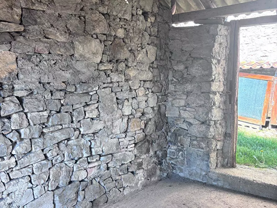 Immagine 16 di Rustico / casale in vendita  in VIA DON CORTINOVIS NN a Val Brembilla