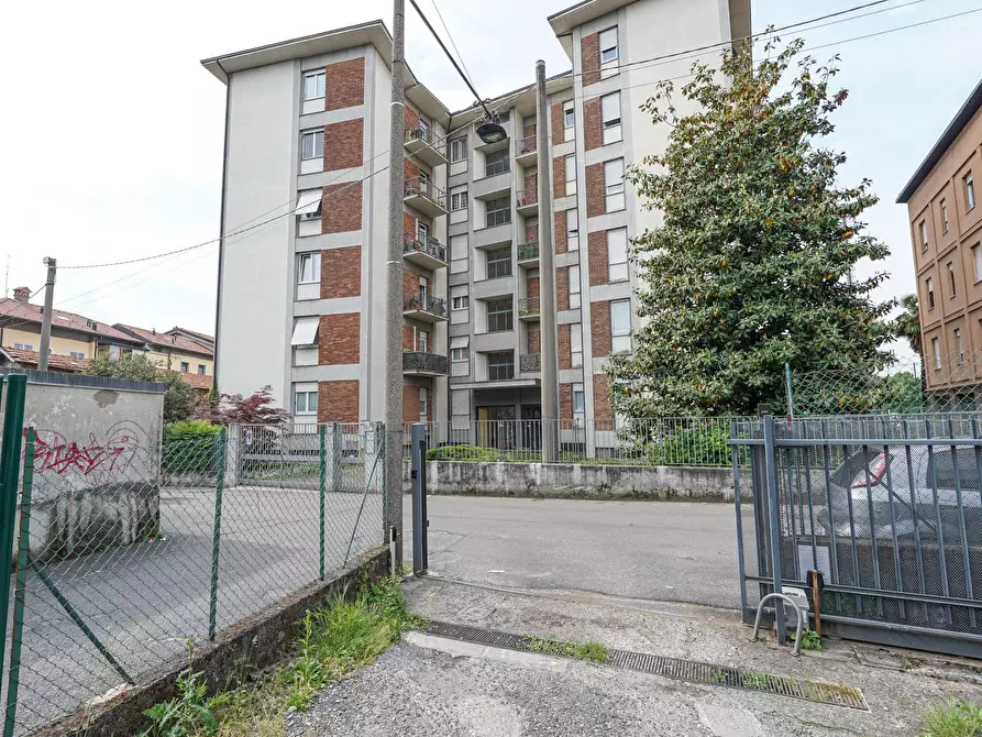 Immagine 39 di Appartamento in vendita  in Via Elba 5 a Bergamo