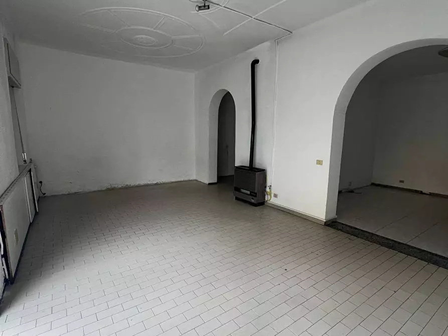 Immagine 1 di Locale commerciale in vendita  a Bergamo