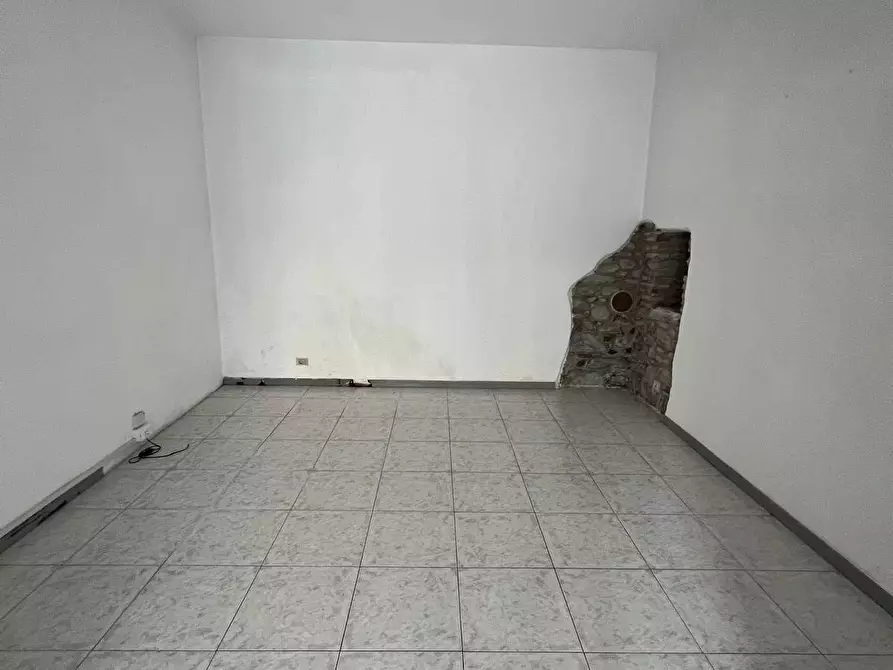 Immagine 3 di Locale commerciale in vendita  a Bergamo